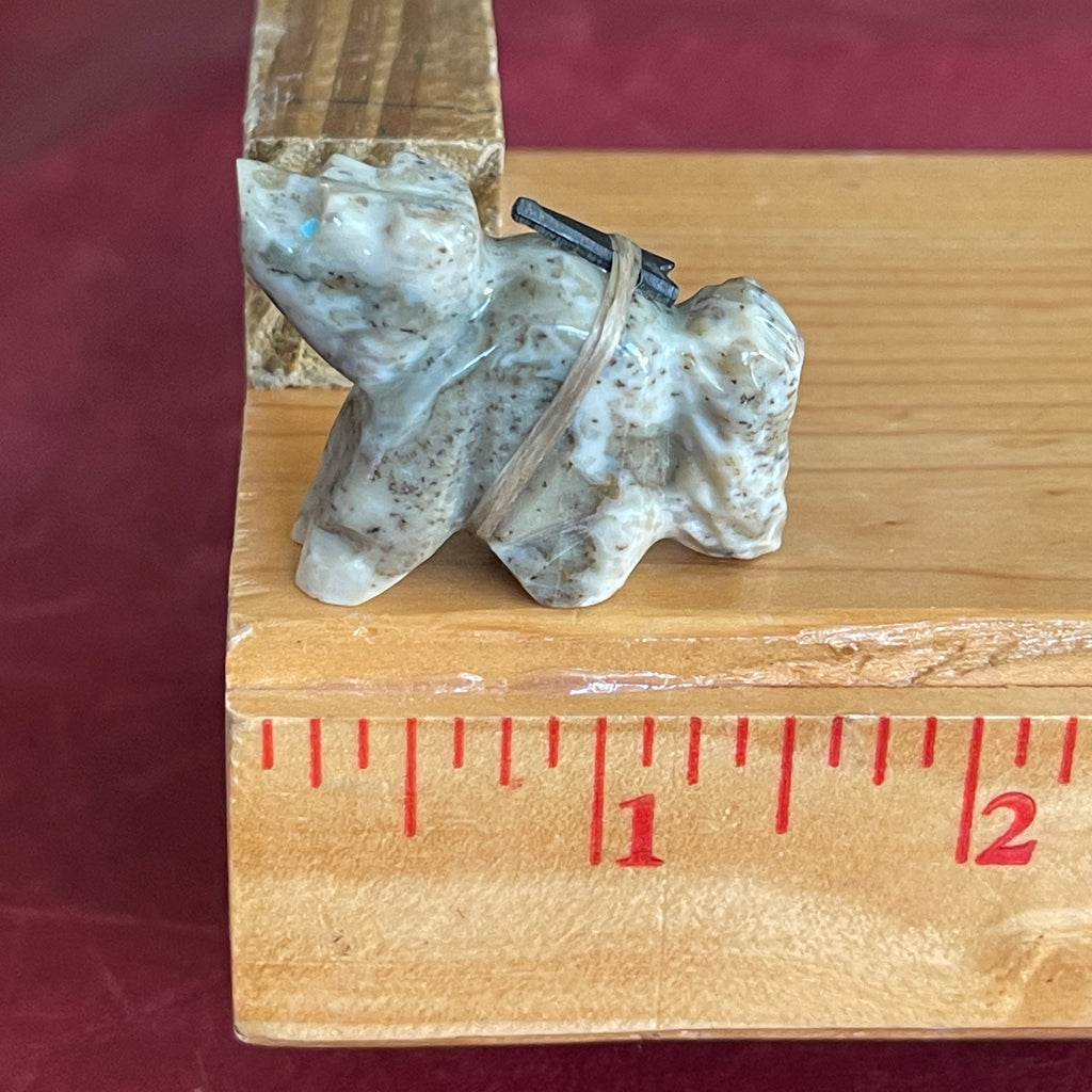 Wolf Fetish carved with alabaster (RK224)