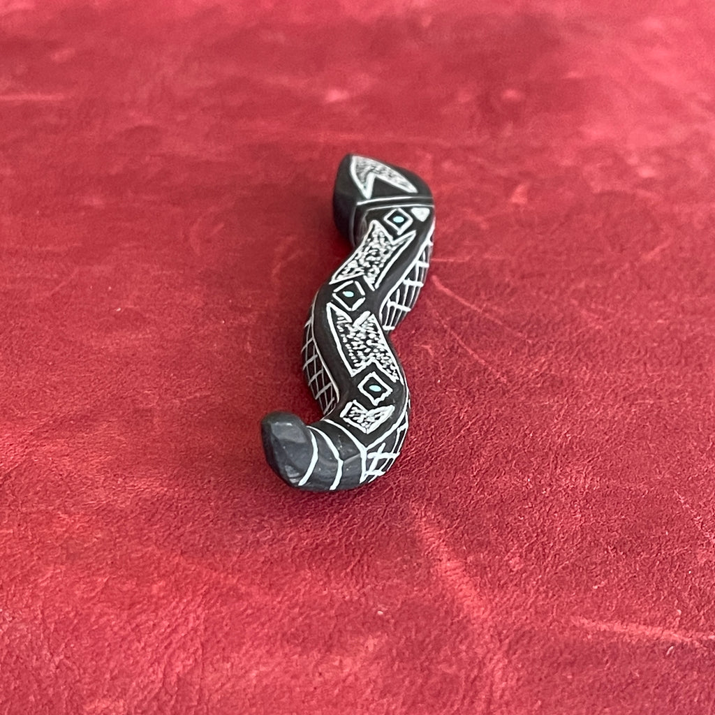 Snake fetish carved with black jet (2/55)