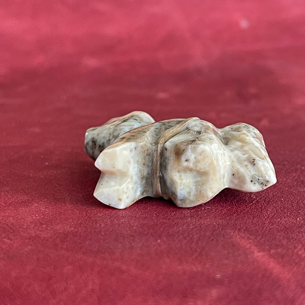 Wolf Fetish carved with alabaster (RK224)