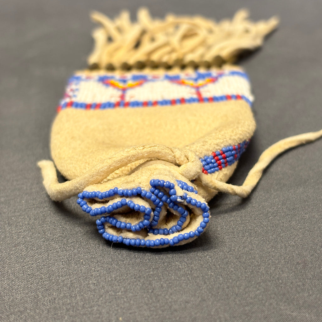 Authentic Lakota Sioux Small Beaded Bag, vintage   GM269