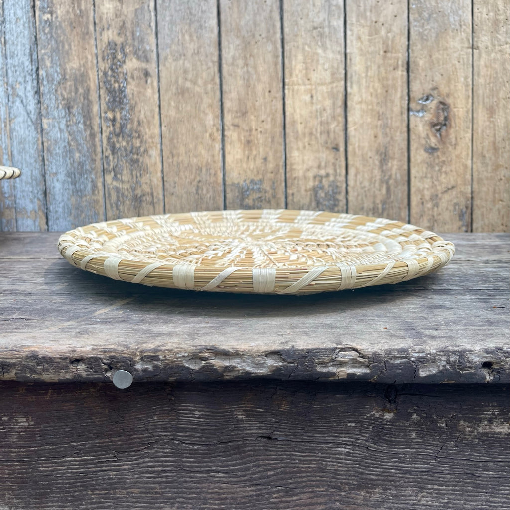 Vintage Tohono Oʼodham (Papago) Split Stitch Basket made from Beargrass Bundles and Yucca Strands (RK68)