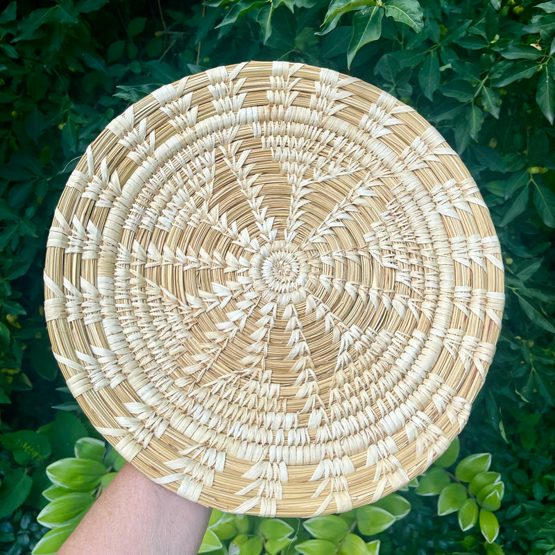 Vintage Tohono Oʼodham (Papago) Split Stitch Basket made from Beargrass Bundles and Yucca Strands (RK68)