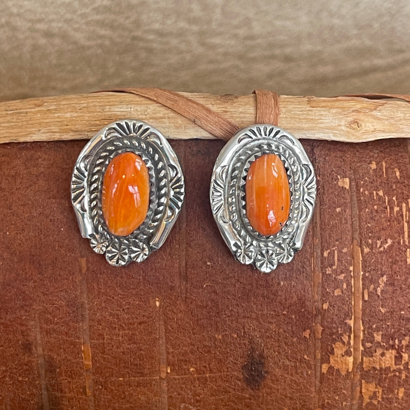 Navajo Spiny Oyster Shell Earrings with Twist Rope and Hand Stamped Outline   2/83