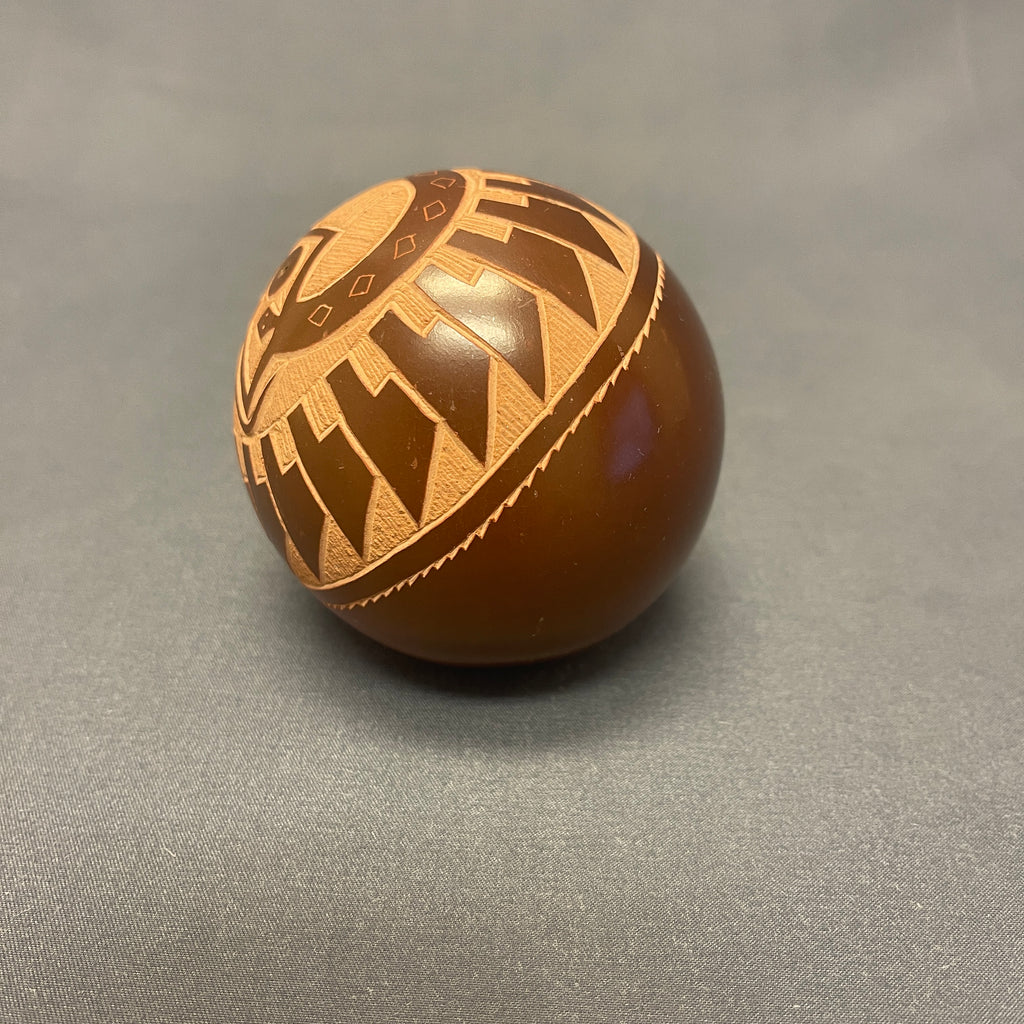 Dolly Naranjo  Vintage Santa Clara Pueblo Handmade Seed Pot with Etched Lizard Design(JM18)