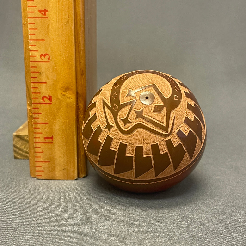 Dolly Naranjo  Vintage Santa Clara Pueblo Handmade Seed Pot with Etched Lizard Design(JM18)