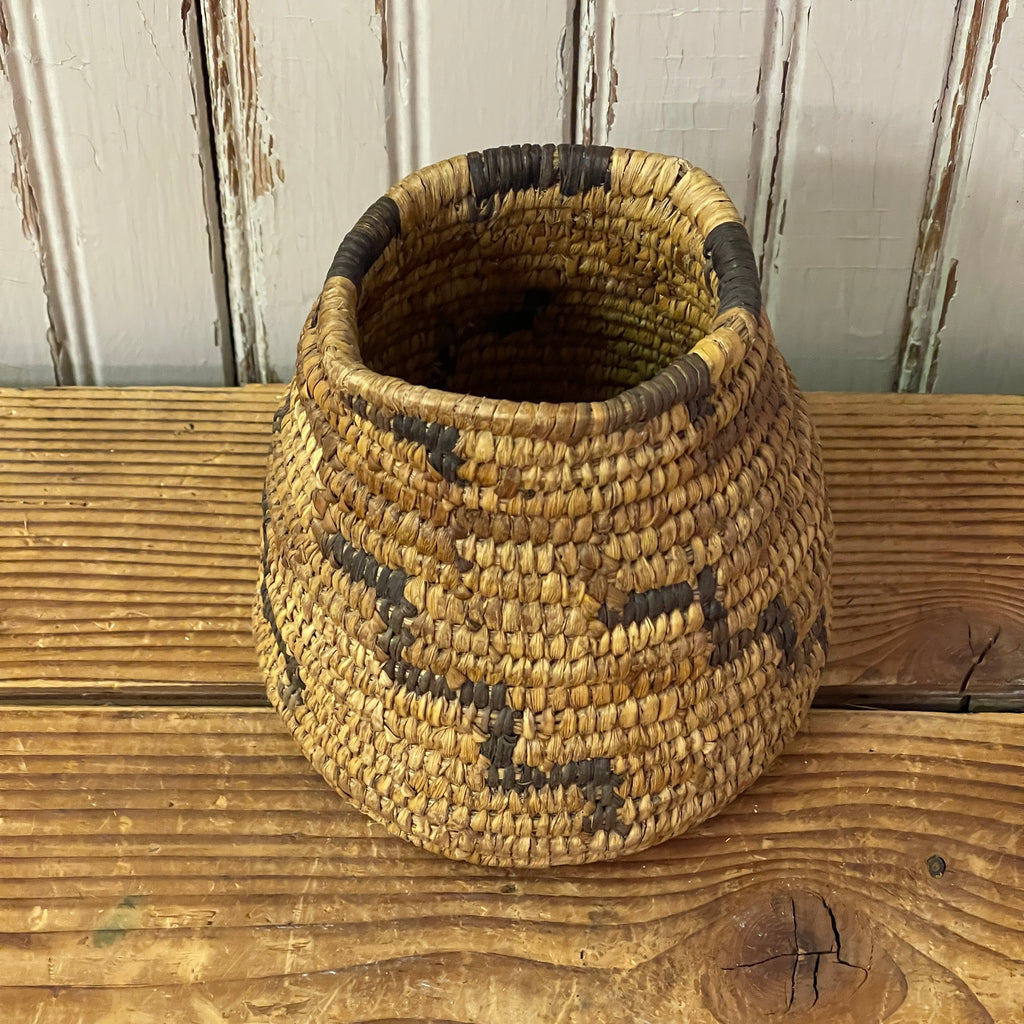 Papago Tohono OʼOdham vintage coiled basket ca. 1930 with provenance   GM448
