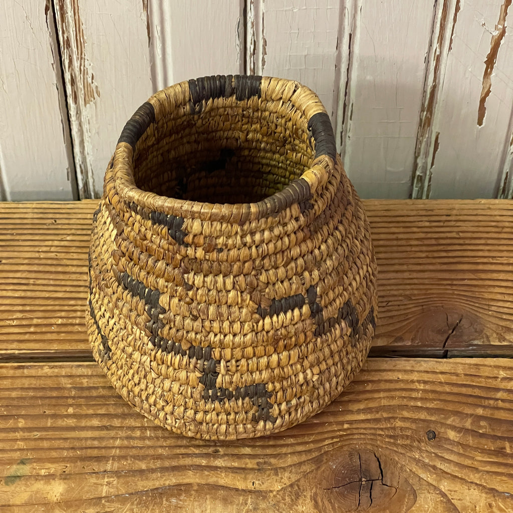 Papago Tohono OʼOdham vintage coiled basket ca. 1930 with provenance   GM448