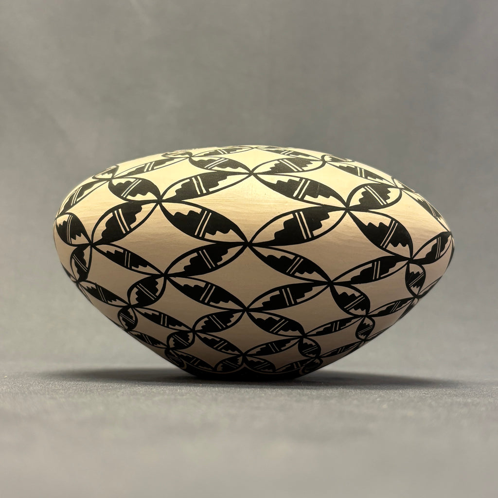 Marie Chino Vintage Acoma Pueblo Wide Seed Pot with Connecting Oval Design   (JM74)
