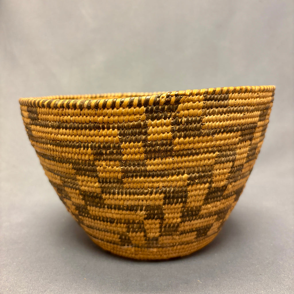 Vintage Pima Coiled Basket, authentic Native American  (JFB16)