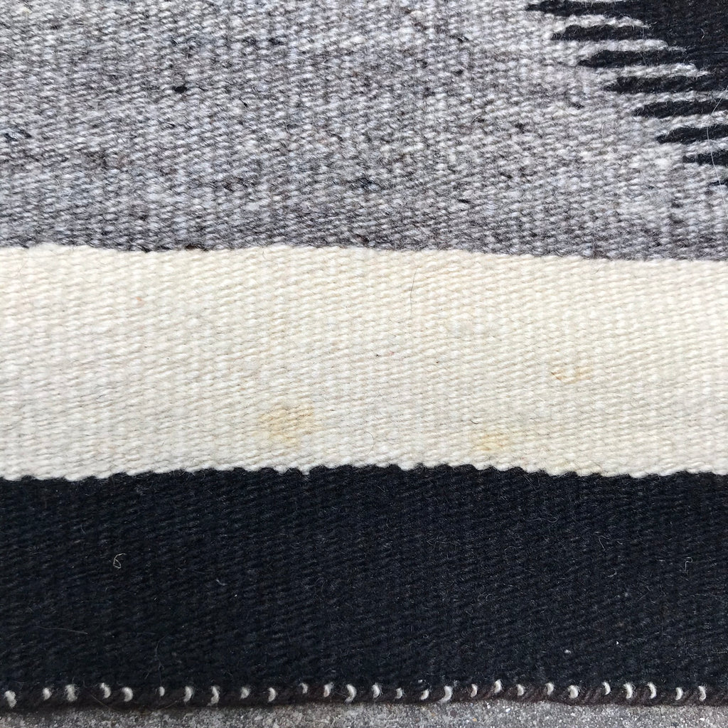 Navajo rug weaving in Eyedazzler style, authentic Native American, handwoven (GM370)