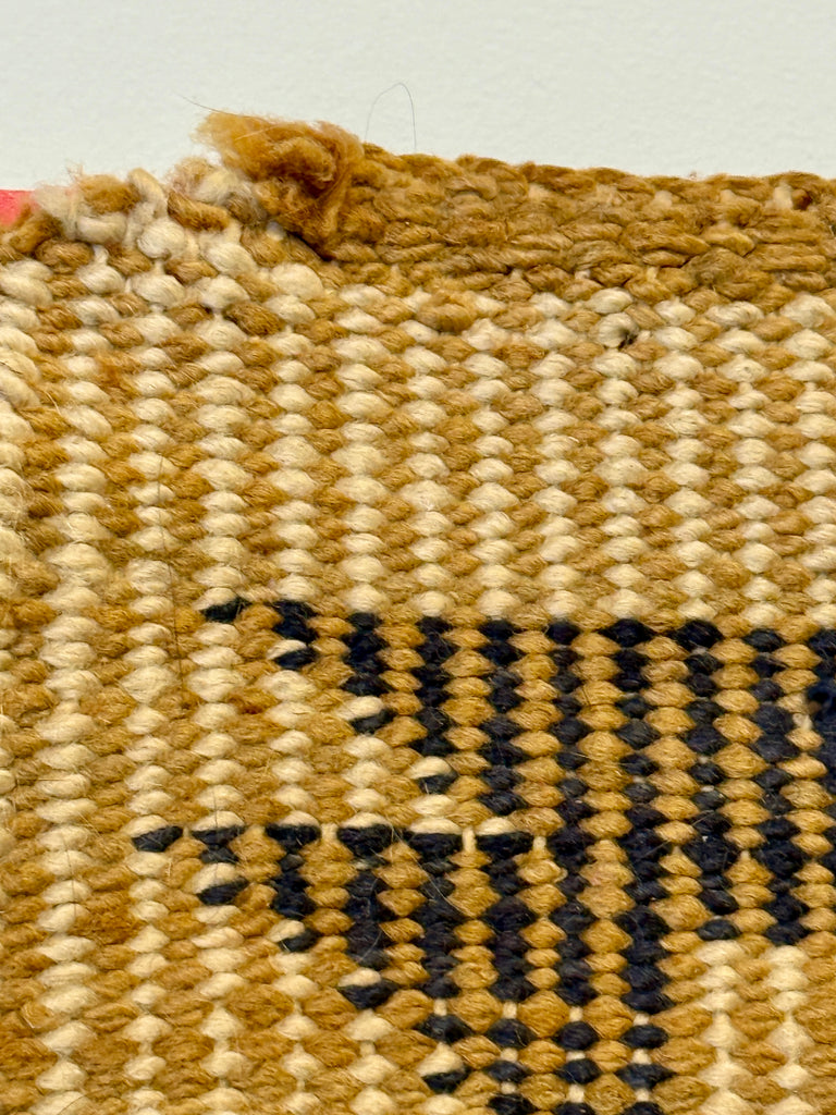 Navajo Rug Weaving in Crystal Style with Raised Outline, vintage handwoven  (GM379)