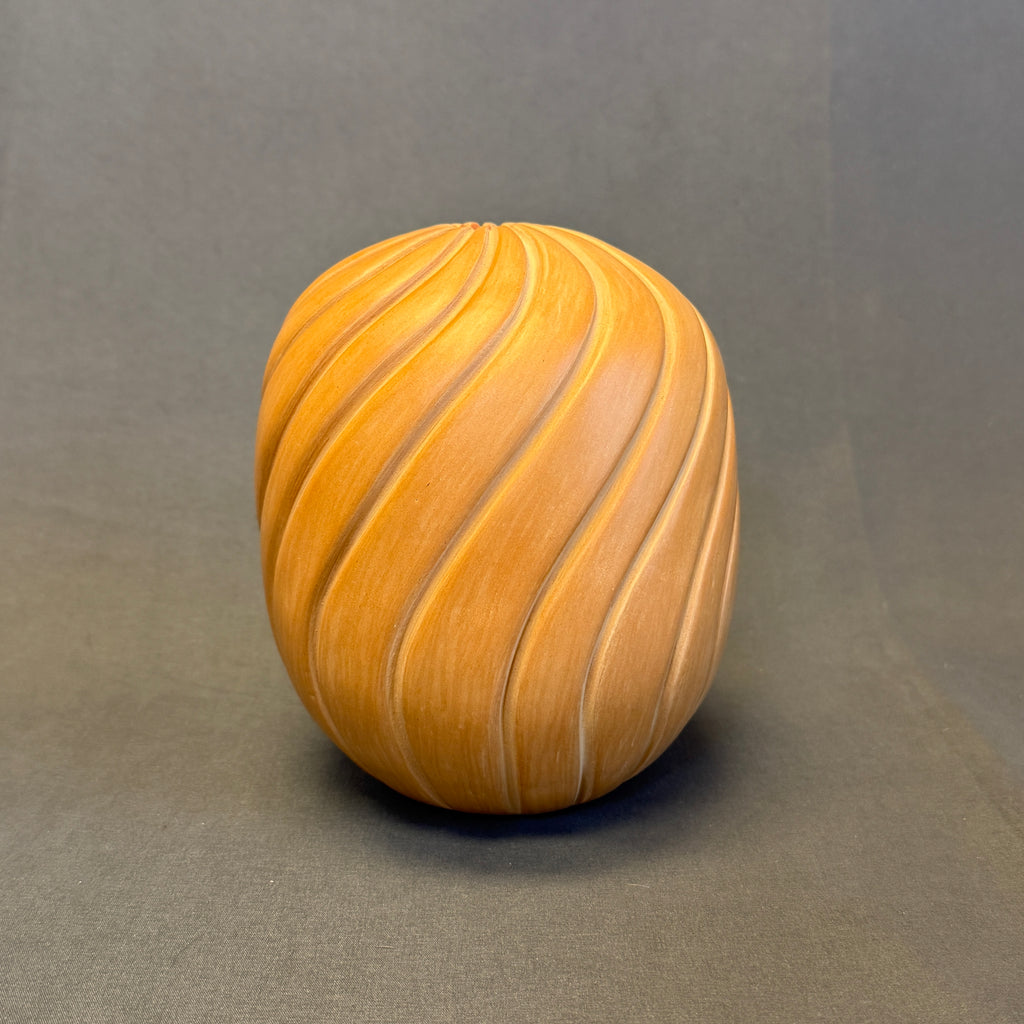Melanie Gachupin, Jemez Pueblo swirled melon buff colored seed bowl style - ca. 90s excellent (DV76)