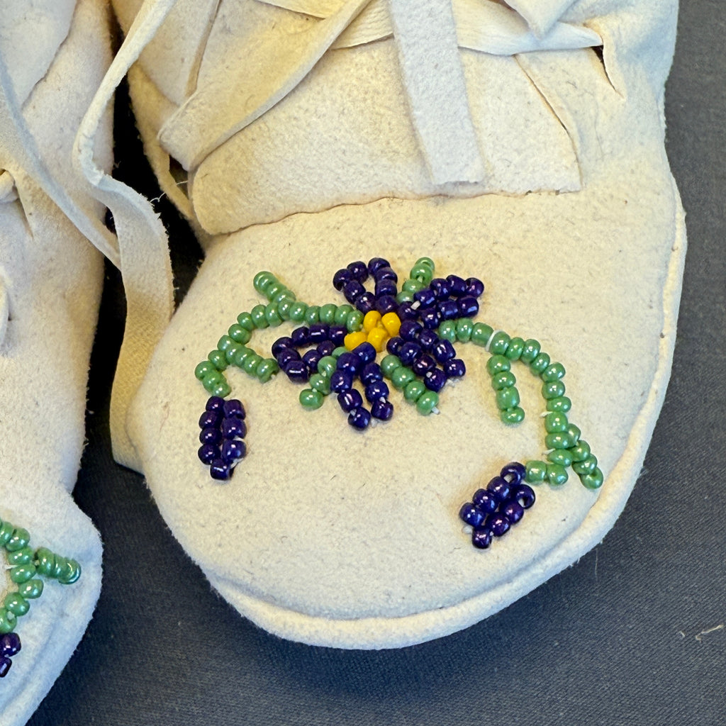 Authentic Woodlands Native American Beaded Infant Moccasins   (RK64)