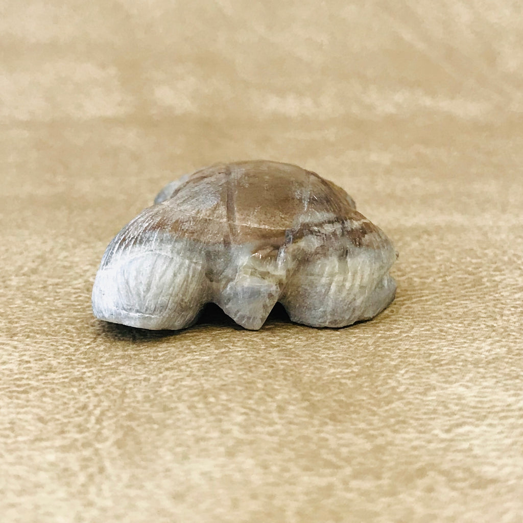 Picasso Marble Badger Fetish by Derrick Kaamasee, Zuni, Native American badger carving (1/412)