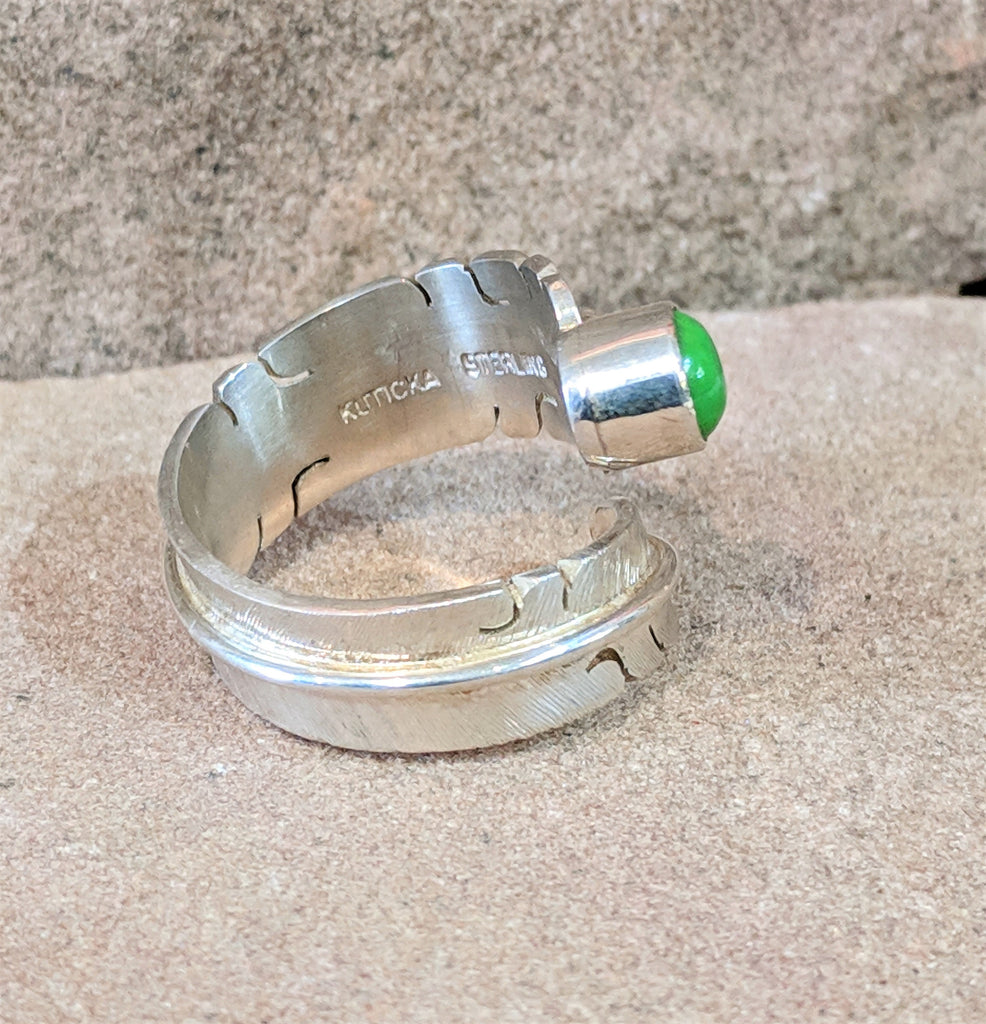Native American Gaspiete Feather Wrap Ring by David Kuticka, Isleta Pueblo, Adjustable silver feather ring with Gaspiete, Size 8 (9/127)