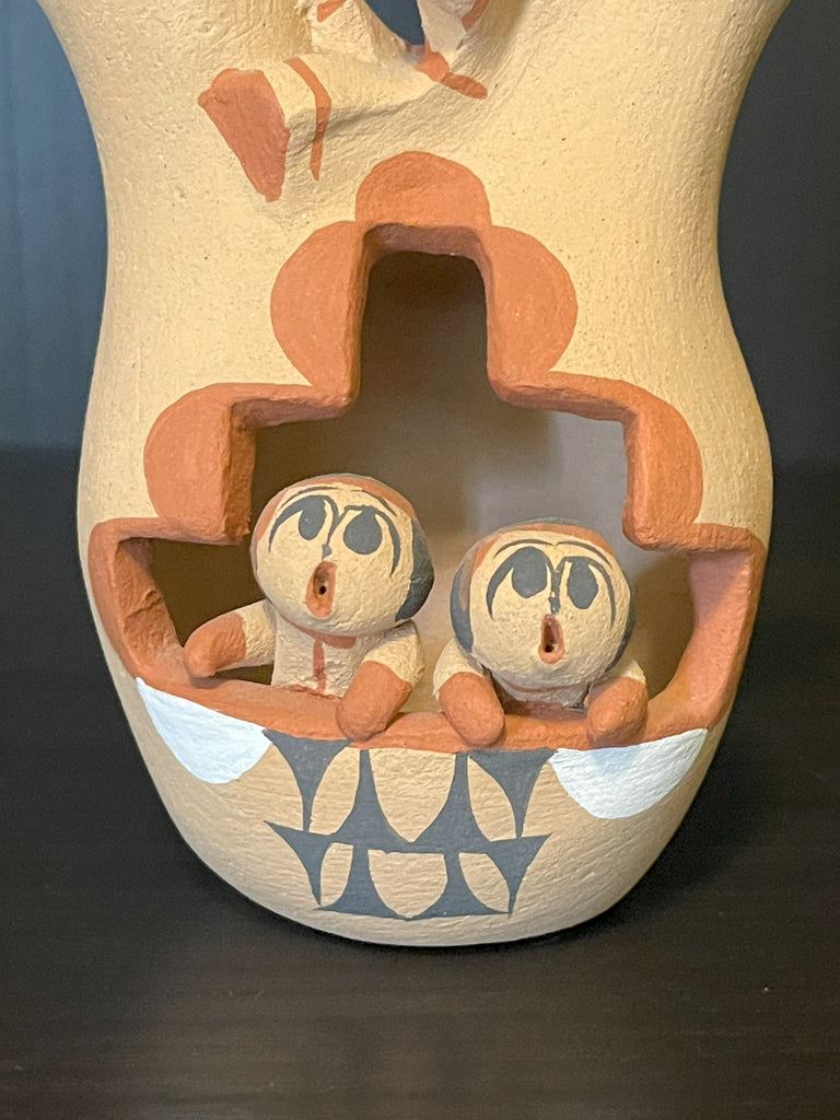 Authentic Native American clay Storyteller wedding vase with 5 children - artist: Caroline Sando, Jemez Pueblo (AR15)
