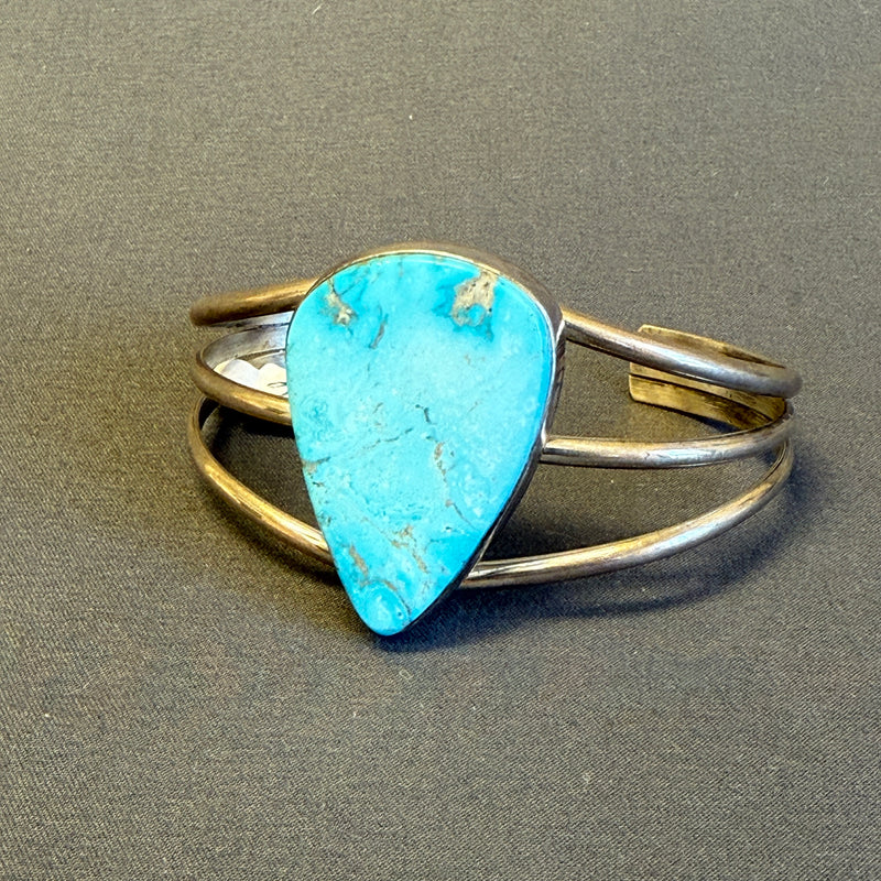 Navajo Kingman Turquoise bracelet by Burt and Kathy Francisco, Authentic Navajo Kingman large turquoise bracelet 2/126