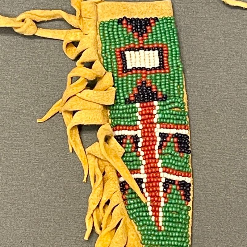 North Plains Authentic Native American beaded child's knife sheath - Late 1900s.  (GM219)