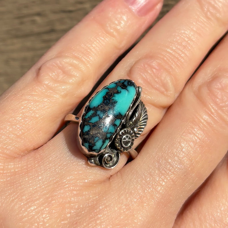 Royce "Eagle Boy" Kohlmeyer, Jemez Pueblo Sterling Silver and Turquoise Ring with Sunburst Shank, vintage Native American-size 6   (5/169)