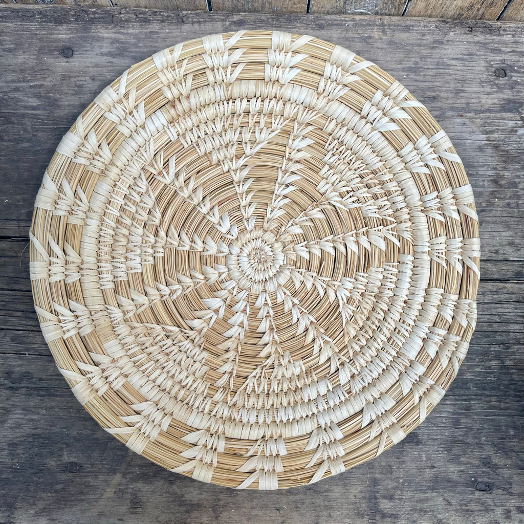 Vintage Tohono Oʼodham (Papago) Split Stitch Basket made from Beargrass Bundles and Yucca Strands (RK68)