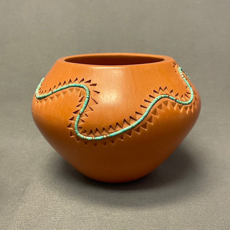 Caroline Carpio, Isleta Pueblo Polished Clay Pot with Inset Turquoise Heishi Strand, authentic Native American   (WHC47)