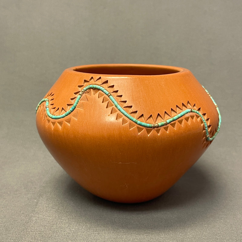 Caroline Carpio, Isleta Pueblo Polished Clay Pot with Inset Turquoise Heishi Strand, authentic Native American   (WHC47)
