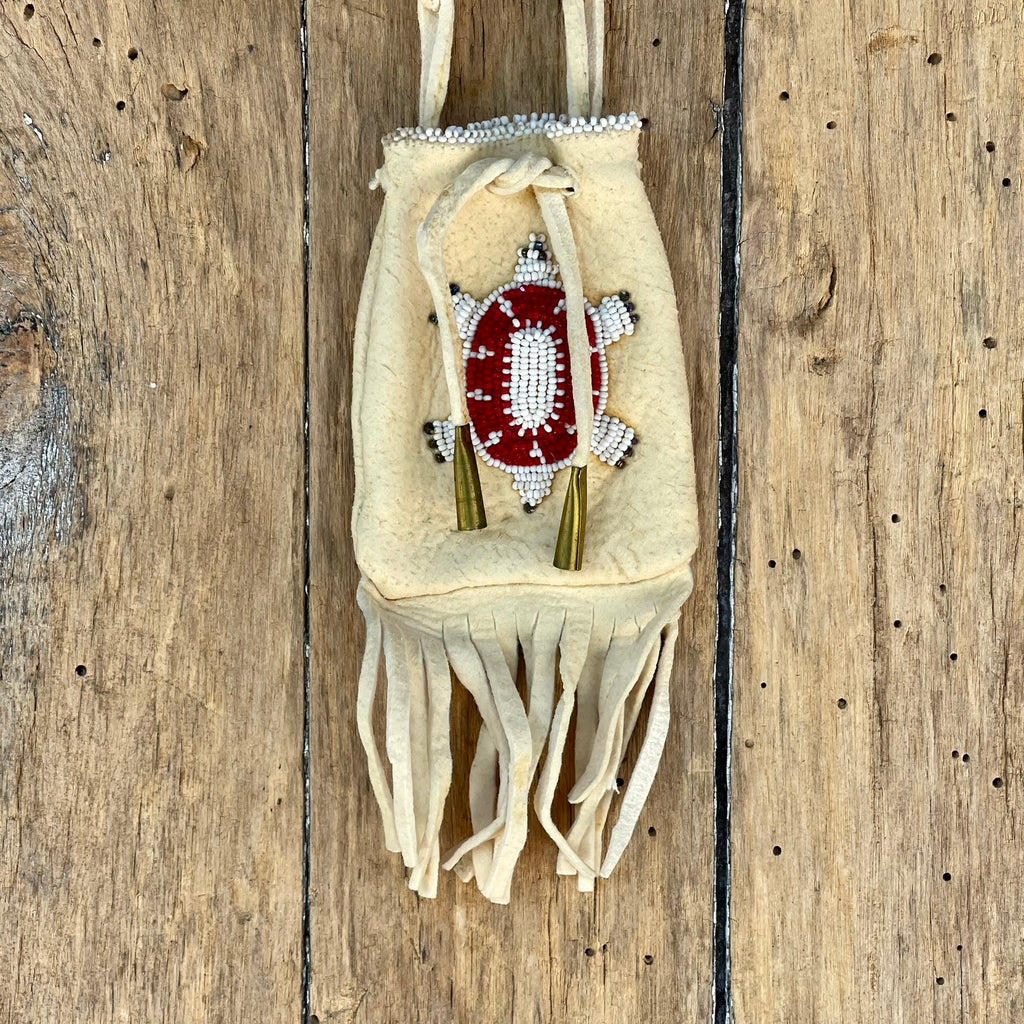 Native American beaded medicine bag with turtle design (GM218)