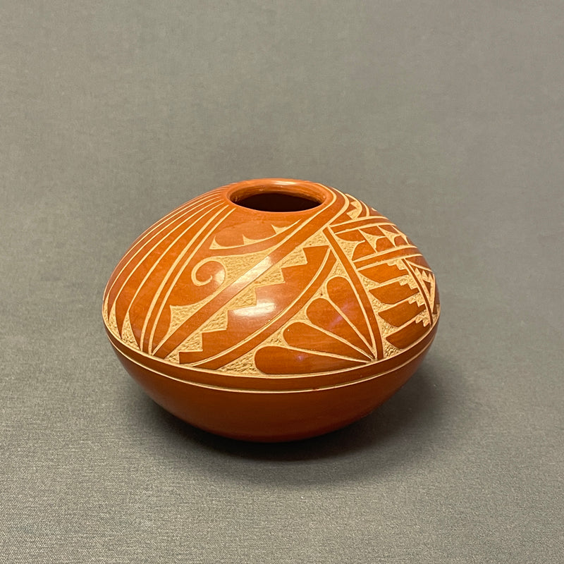 Carol Vigil, Jemez Pueblo Hand-polished and Etched Pot with Step Design   (SSC105)