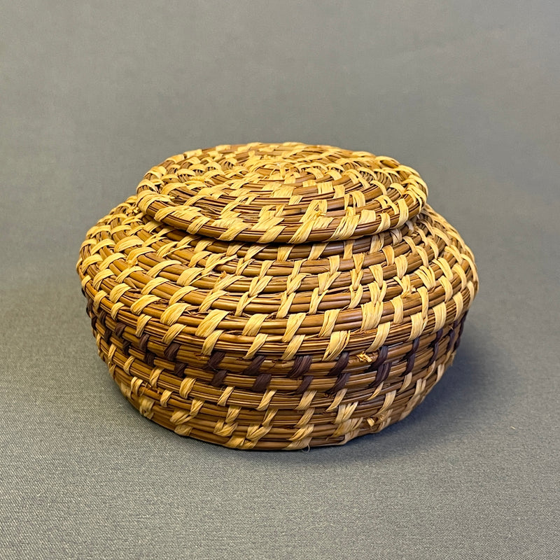 Small Vintage Coushatta Lidded Basket, authentic Native American   (VW95)