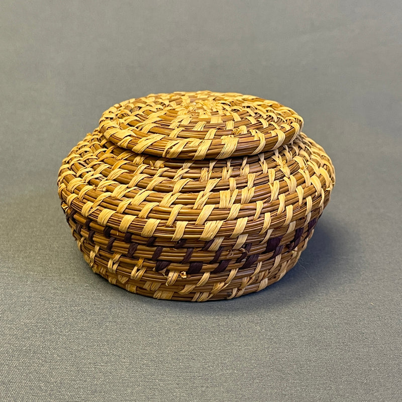Small Vintage Coushatta Lidded Basket, authentic Native American   (VW95)