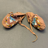 Native American Beaded Child's Moccasins, vintage    (VW107)