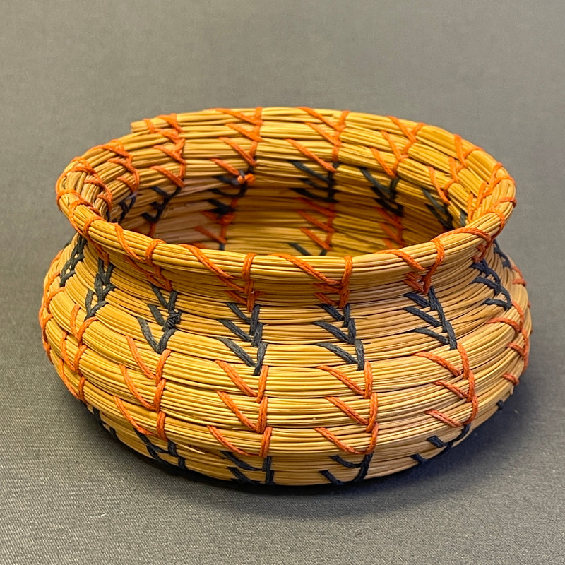 Small Vintage Seminole Basket with Cotton Thread Design, authentic Native American  (VW94)
