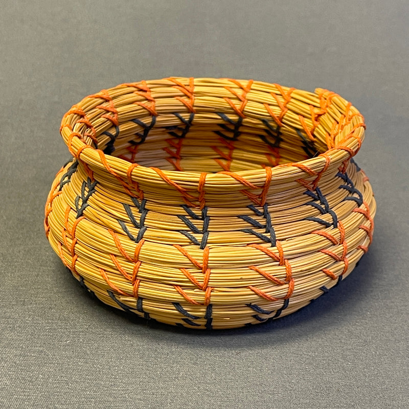 Small Vintage Seminole Basket with Cotton Thread Design, authentic Native American  (VW94)