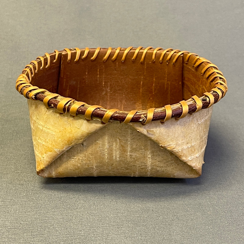 Small Vintage Woodlands Birch Bark Basket, authentic Native American   (VW96)