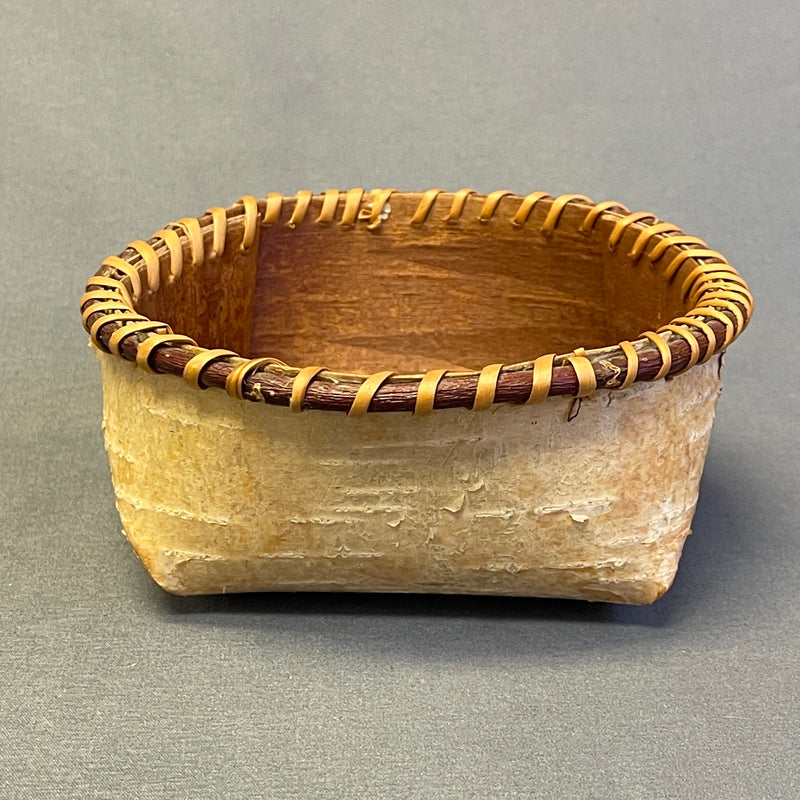 Small Vintage Woodlands Birch Bark Basket, authentic Native American   (VW96)