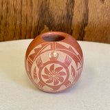 Mae Tapia, Santa Clara Red etched/sgraffito small pot with turtle design by (SSC87)