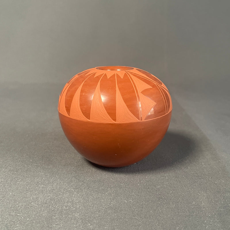 Harriet Tafoya, Vintage Santa Clara Pueblo Handmade Seed Pot with Painted Feather Design(JM15)