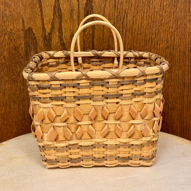 Ho-Chunk (Winnebago) Splint Ash Basket with Handles   (SSB52)