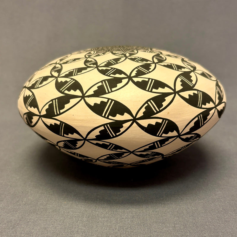 Marie Chino Vintage Acoma Pueblo Wide Seed Pot with Connecting Oval Design   (JM74)