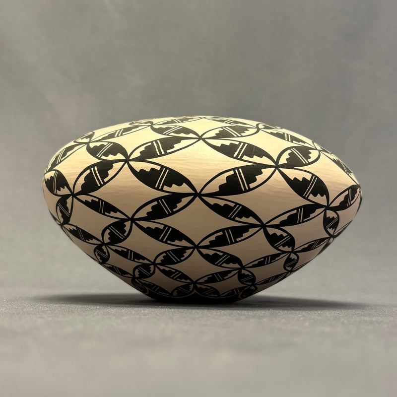 Marie Chino Vintage Acoma Pueblo Wide Seed Pot with Connecting Oval Design   (JM74)