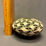 Marie Chino Vintage Acoma Pueblo Wide Seed Pot with Connecting Oval Design   (JM74)
