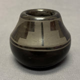 Vintage San Ildefonso Pueblo Painted Blackware Pot(JM129 )