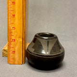 Vintage San Ildefonso Pueblo Painted Blackware Pot(JM129 )