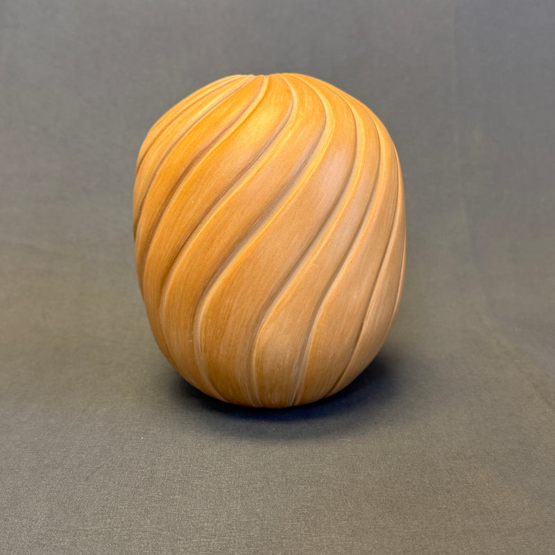 Melanie Gachupin, Jemez Pueblo swirled melon buff colored seed bowl style - ca. 90s excellent (DV76)