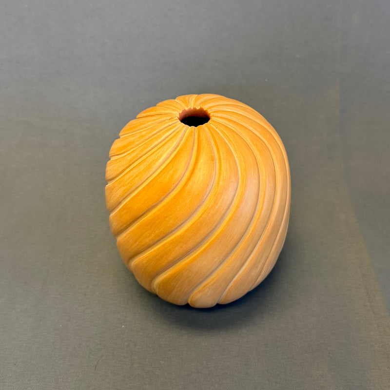 Melanie Gachupin, Jemez Pueblo swirled melon buff colored seed bowl style - ca. 90s excellent (DV76)