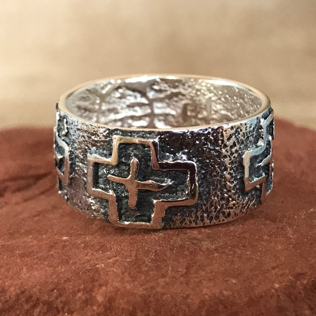 Steve LaRance, Hopi Tufa Cast  Silver Band Ring with Four Directions Design, Silver band ring with 4 Directions Cross - Size 7 1/4 (0/147)