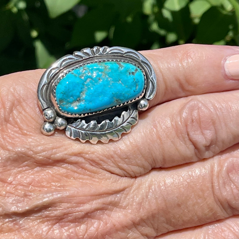 Classic Navajo ring with genuine turquoise and handmade silver leaf and scroll work, Vintage Navajo blue turquoise ring in size 6 (DC53)