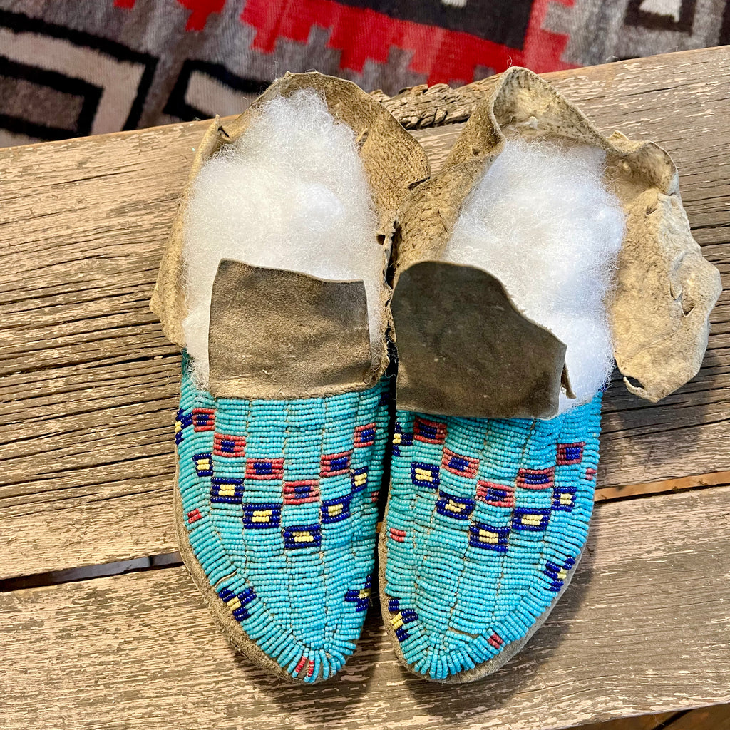 Northern Plains Native American authentic beaded moccasins - 1800’s Antique Lakota Sioux Moccasins (GM177)