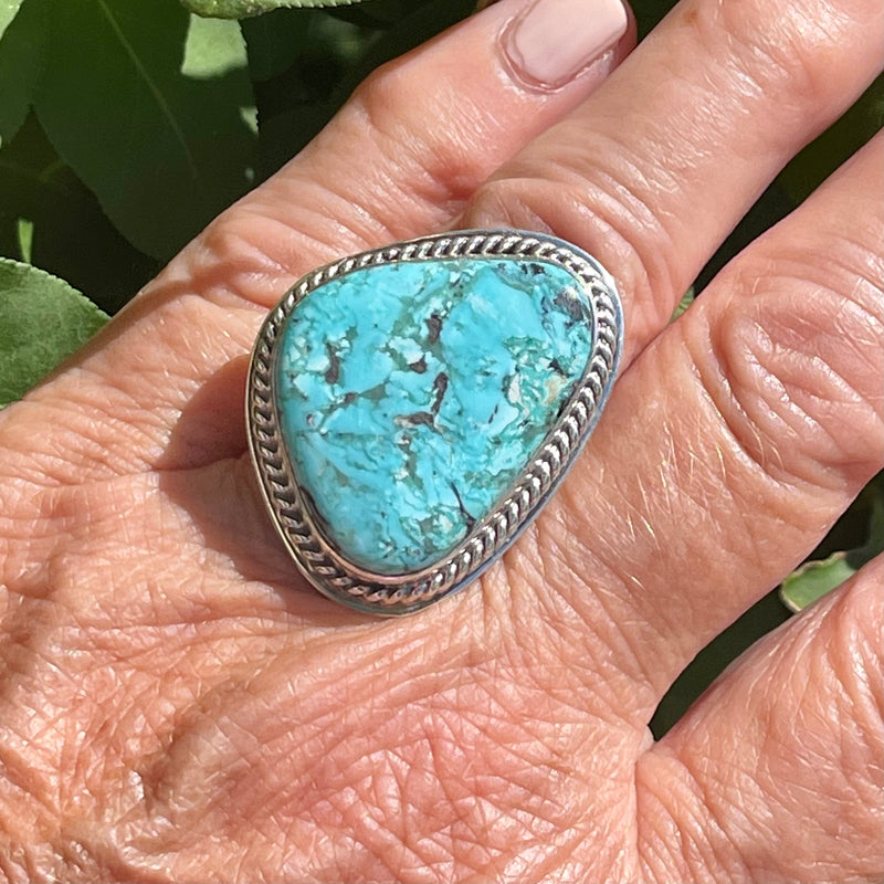 Vintage Navajo Green Turquoise Ring with Leaf Design